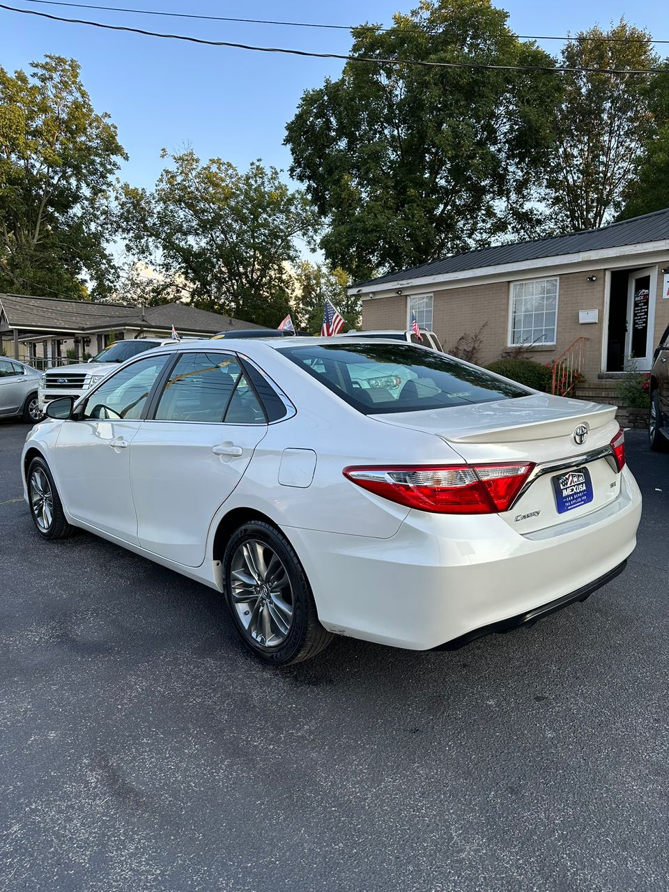 
								Toyota Camry SE 2016 White full									
