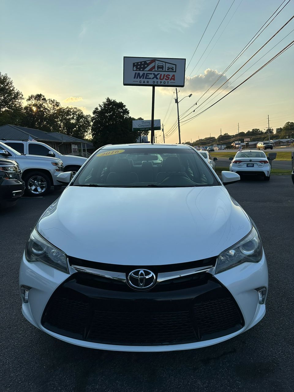 
								Toyota Camry SE 2016 White full									