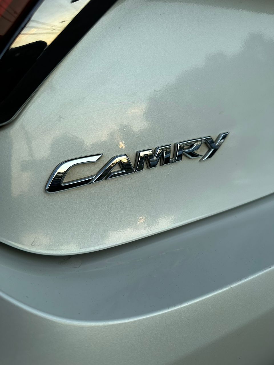 
								Toyota Camry SE 2016 White full									