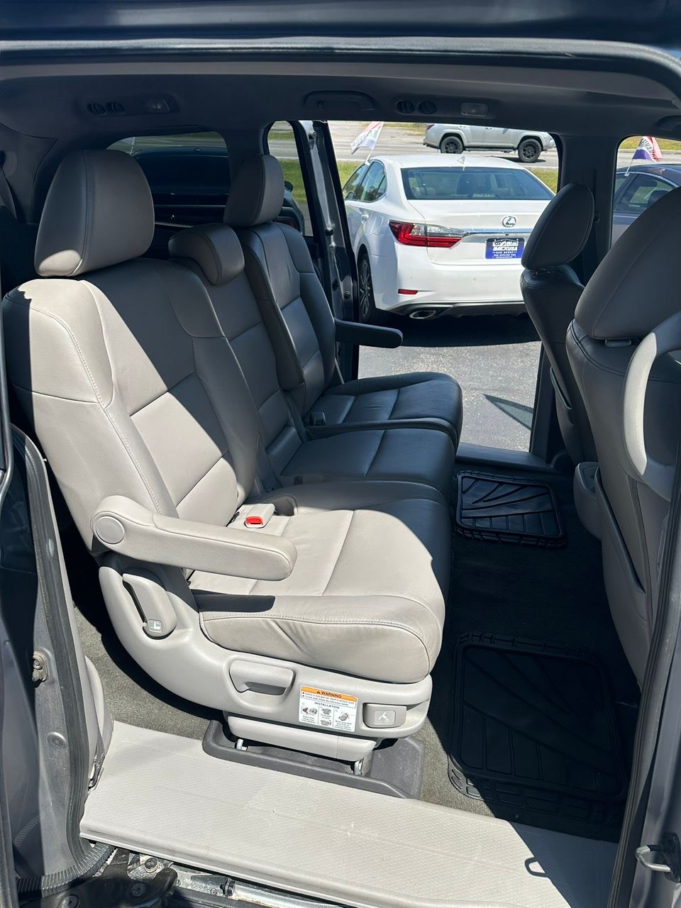 
								Honda Odyssey EX-L 2016 Silver full									