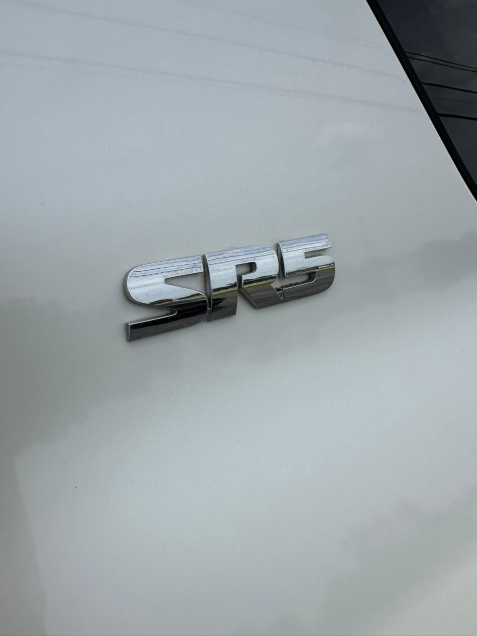 
								Toyota 4Runner SR5 V6 White 2011 full									