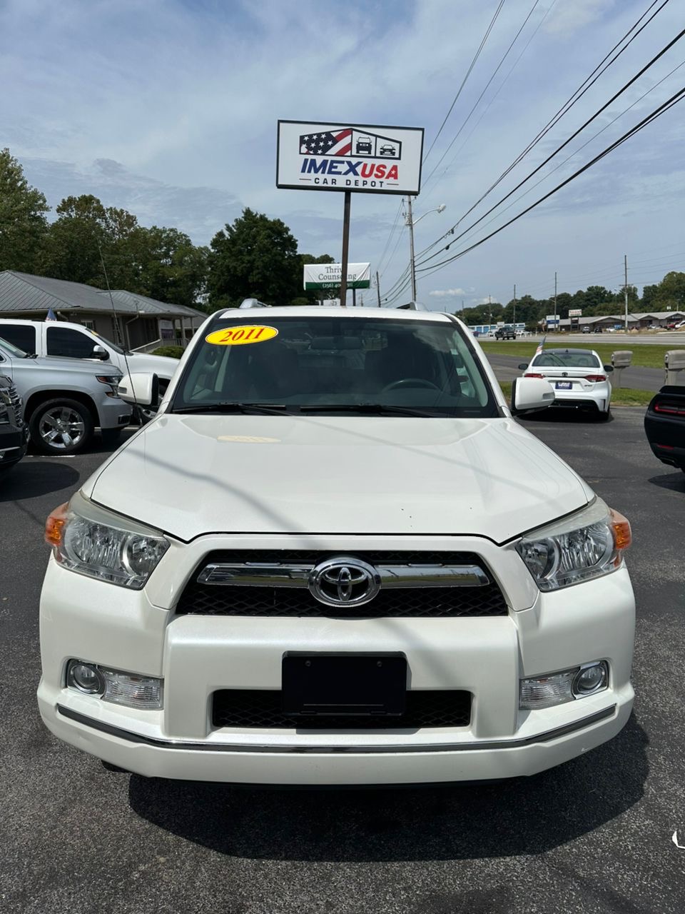 
								Toyota 4Runner SR5 V6 White 2011 full									