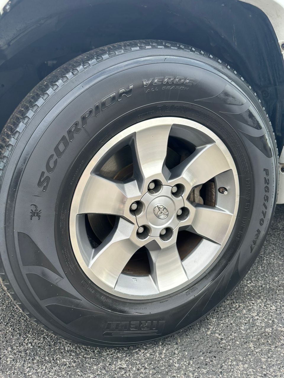 
								Toyota 4Runner SR5 V6 White 2011 full									