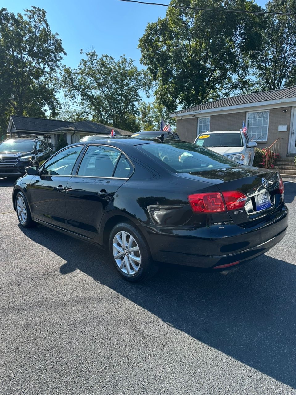 
								Volkswagen Jetta Black 2012 full									
