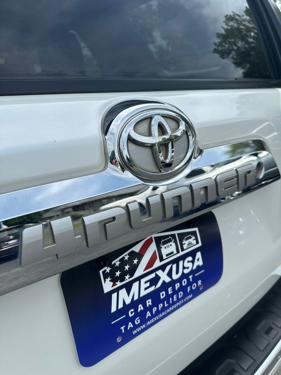 
								Toyota 4Runner SR5 V6 White 2011 full									