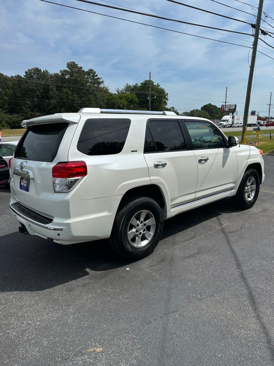 
								Toyota 4Runner SR5 V6 White 2011 full									