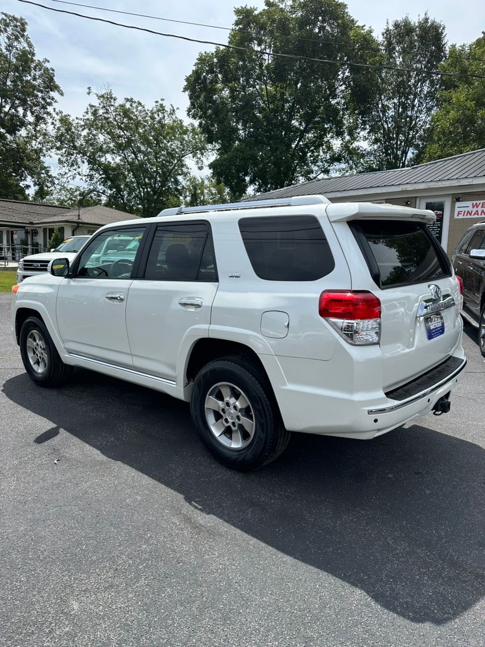 
								Toyota 4Runner SR5 V6 White 2011 full									