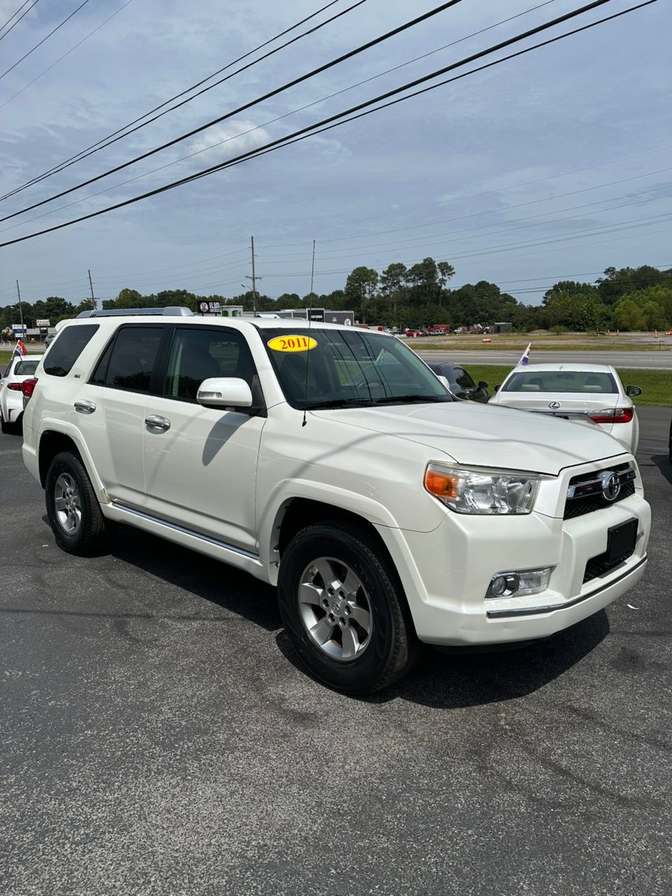 
								Toyota 4Runner SR5 V6 White 2011 full									