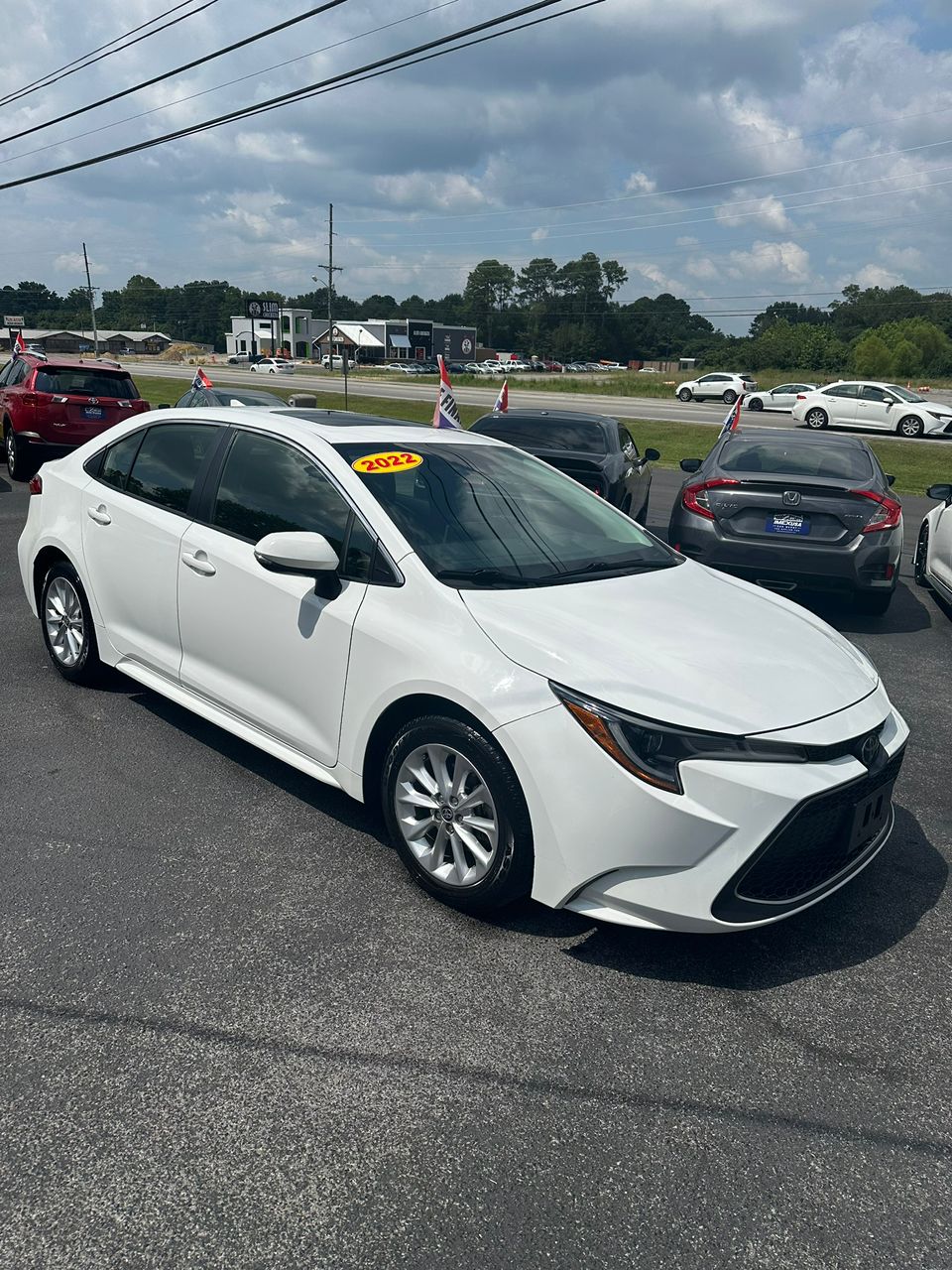 
								Toyota Corolla XLE White 2022 full									