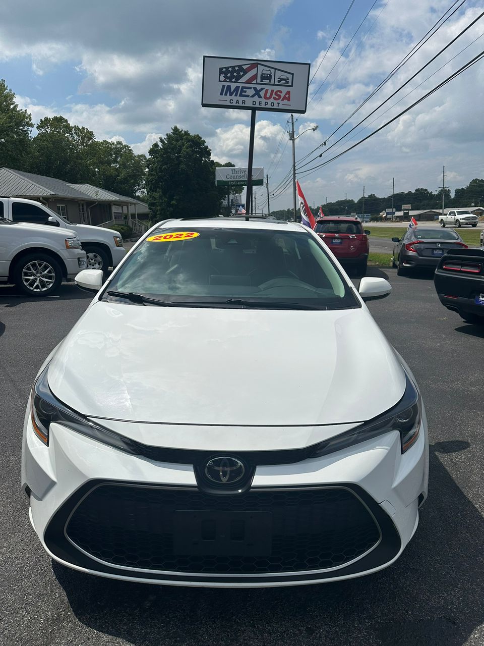 
								Toyota Corolla XLE White 2022 full									