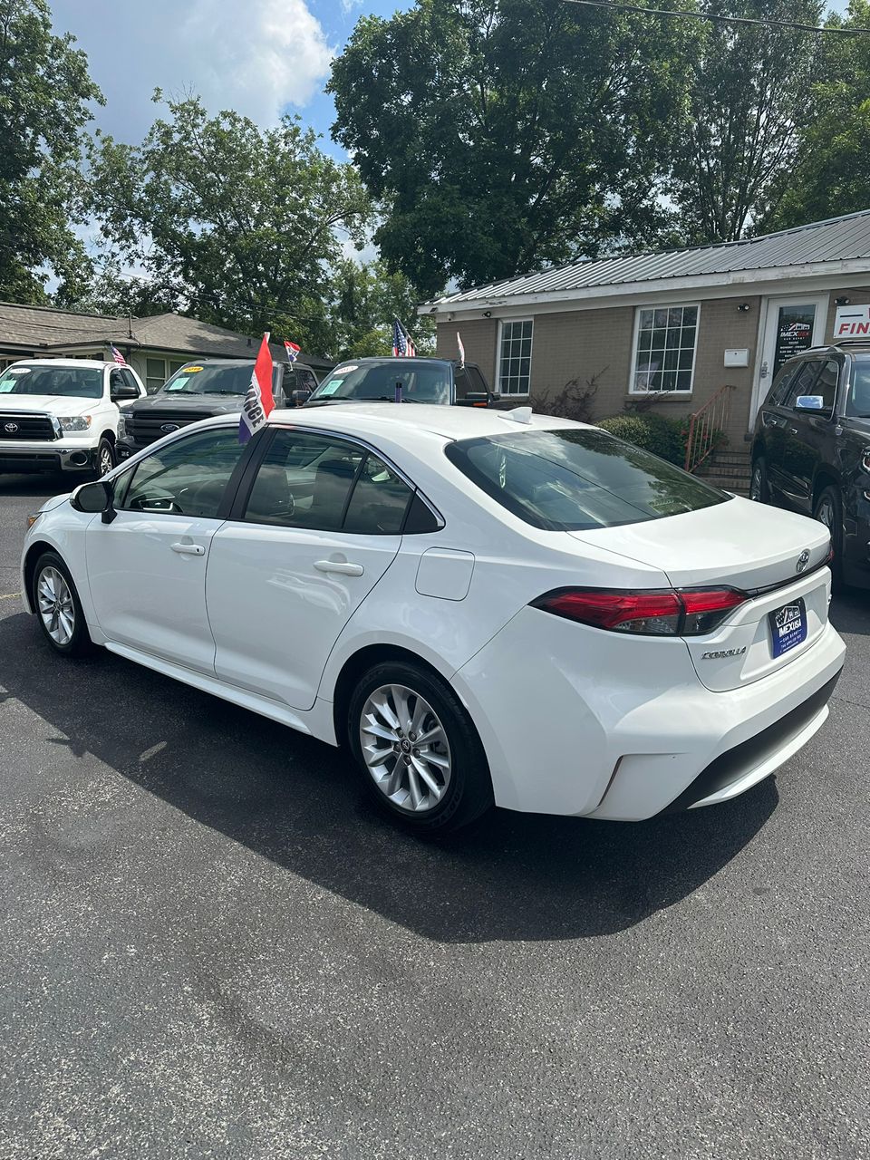 
								Toyota Corolla XLE White 2022 full									