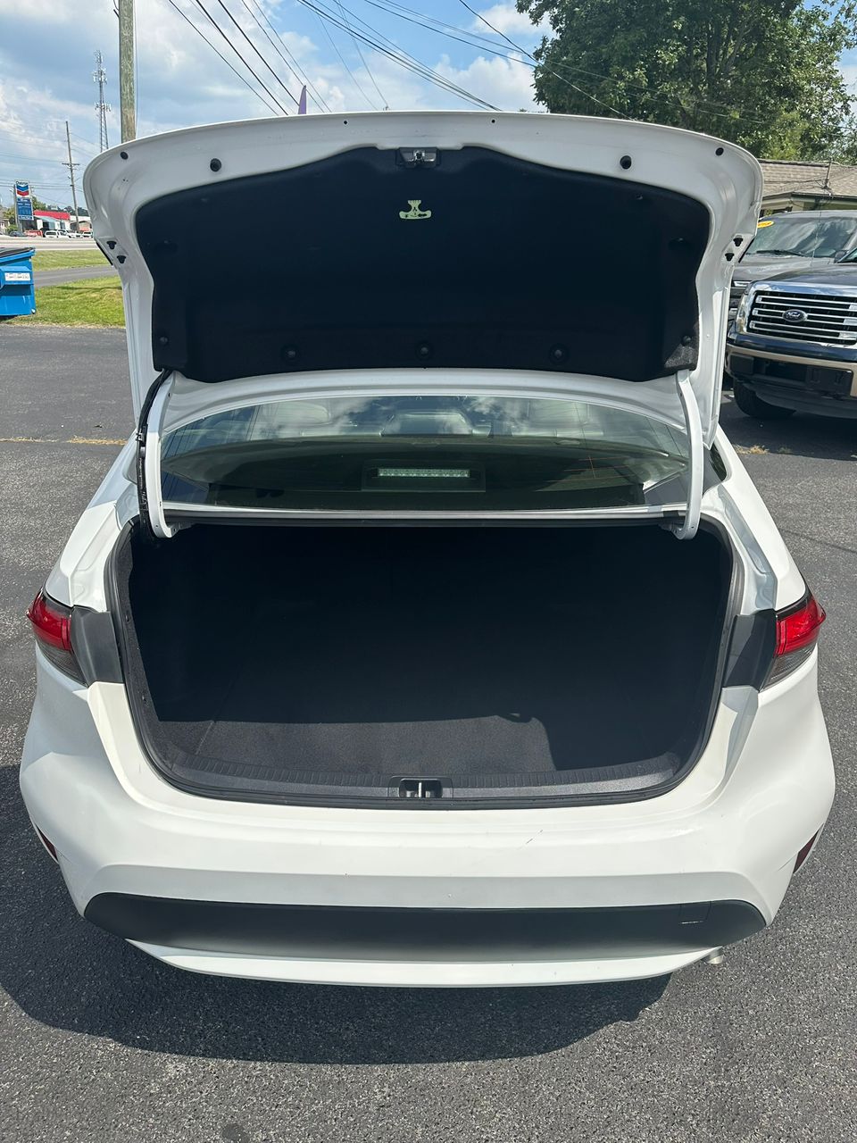 
								Toyota Corolla XLE White 2022 full									