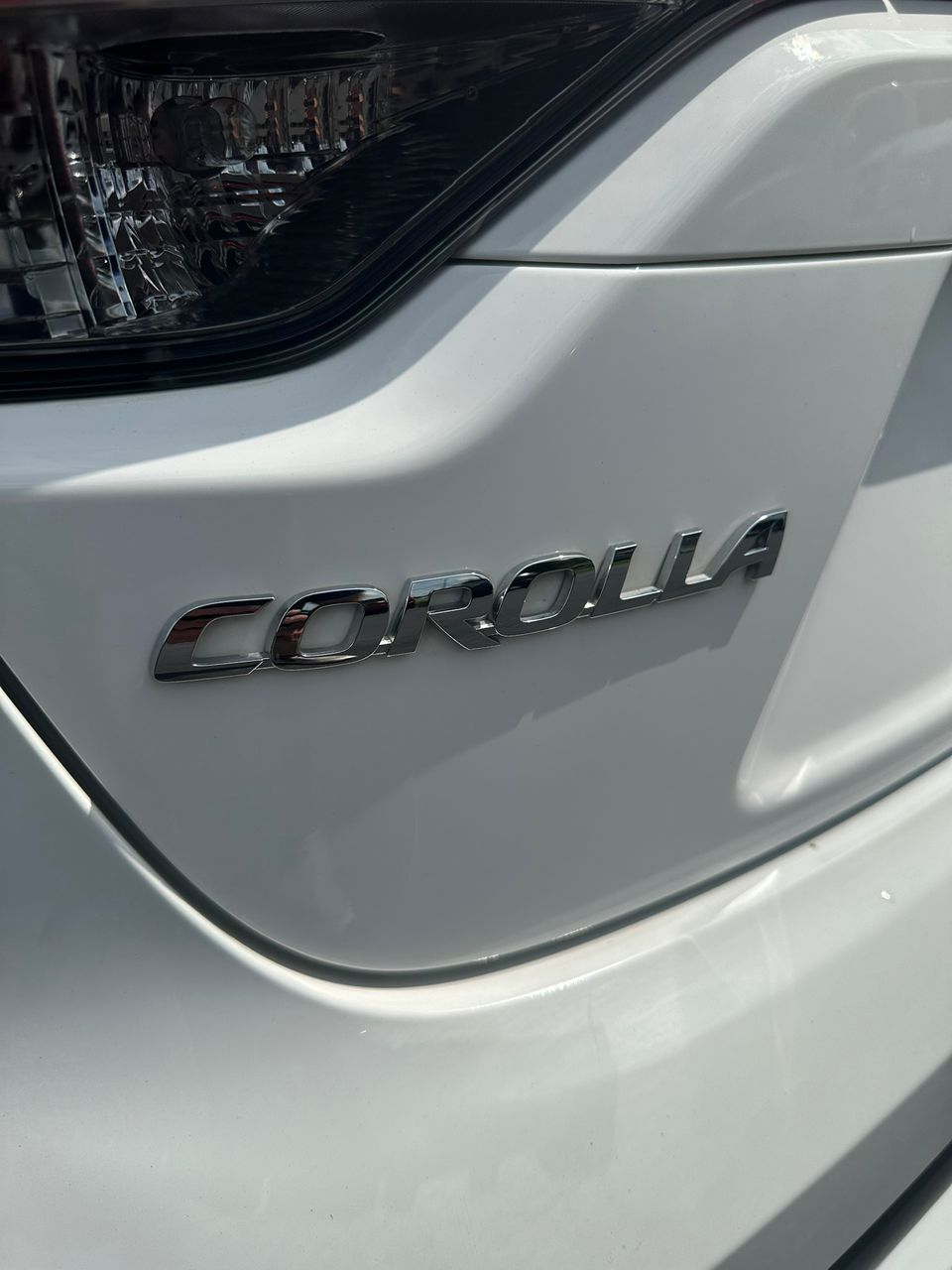 
								Toyota Corolla XLE White 2022 full									