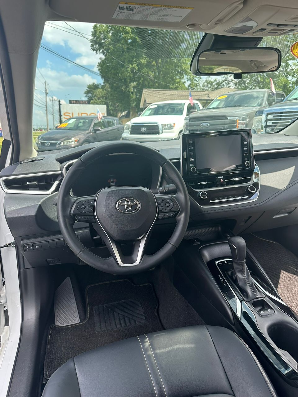 
								Toyota Corolla XLE White 2022 full									