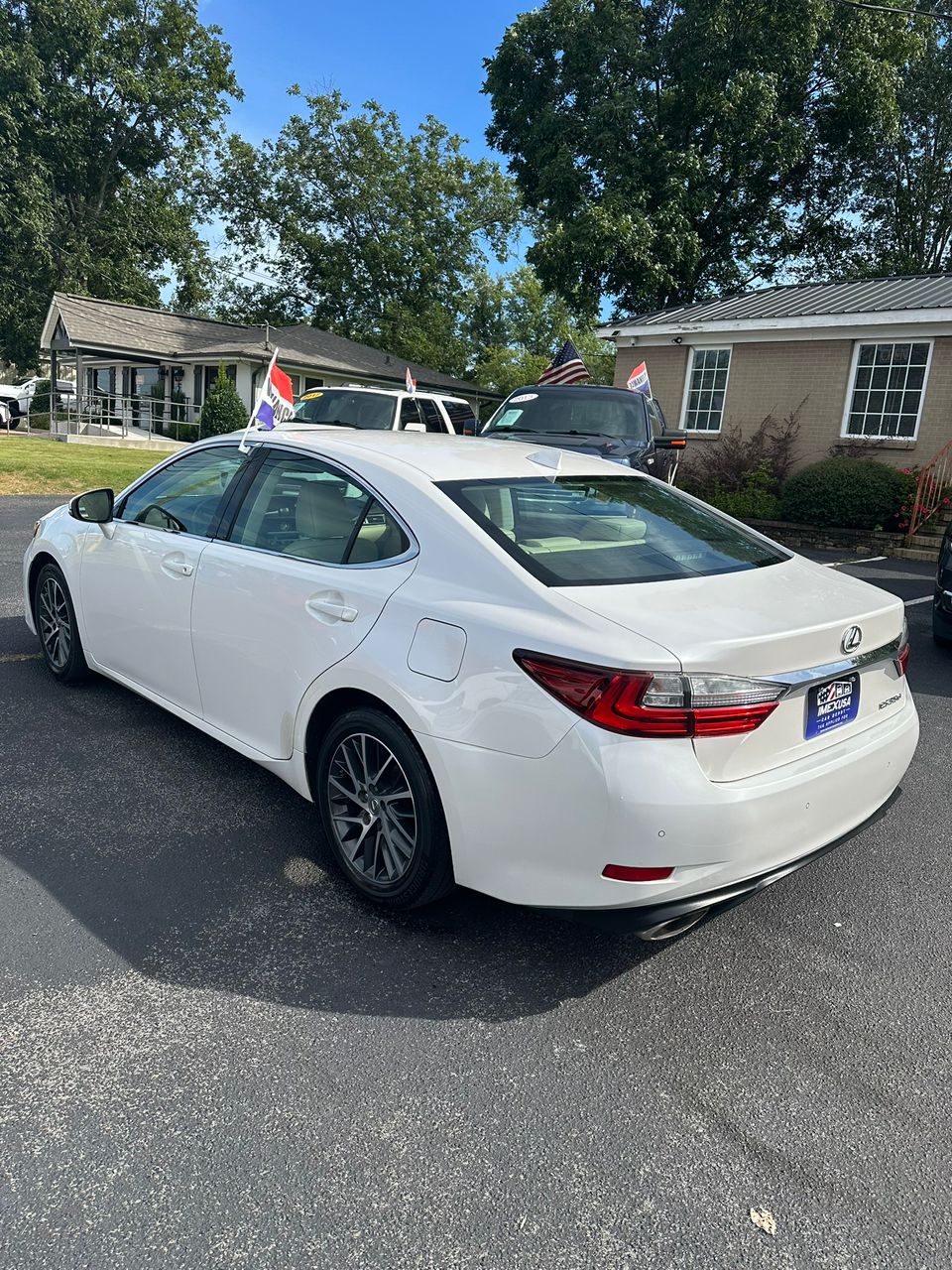 
								Lexus ES 350 4dr Sedan White 2016 full									