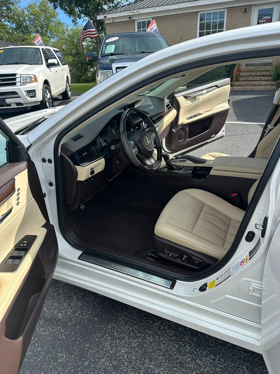 
								Lexus ES 350 4dr Sedan White 2016 full									