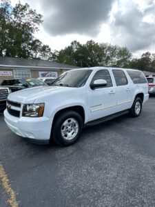 CHEVROLET SUBURBAN LT 1500 WHITE