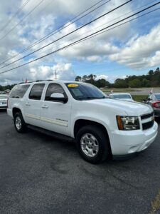CHEVROLET SUBURBAN LT 1500 WHITE