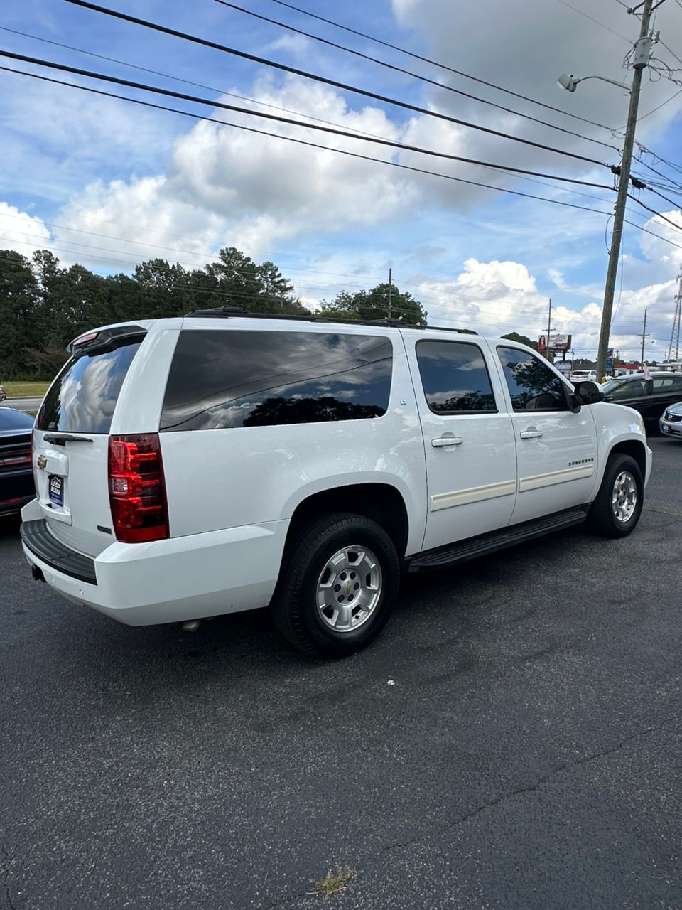 
								CHEVROLET SUBURBAN LT 1500 WHITE full									