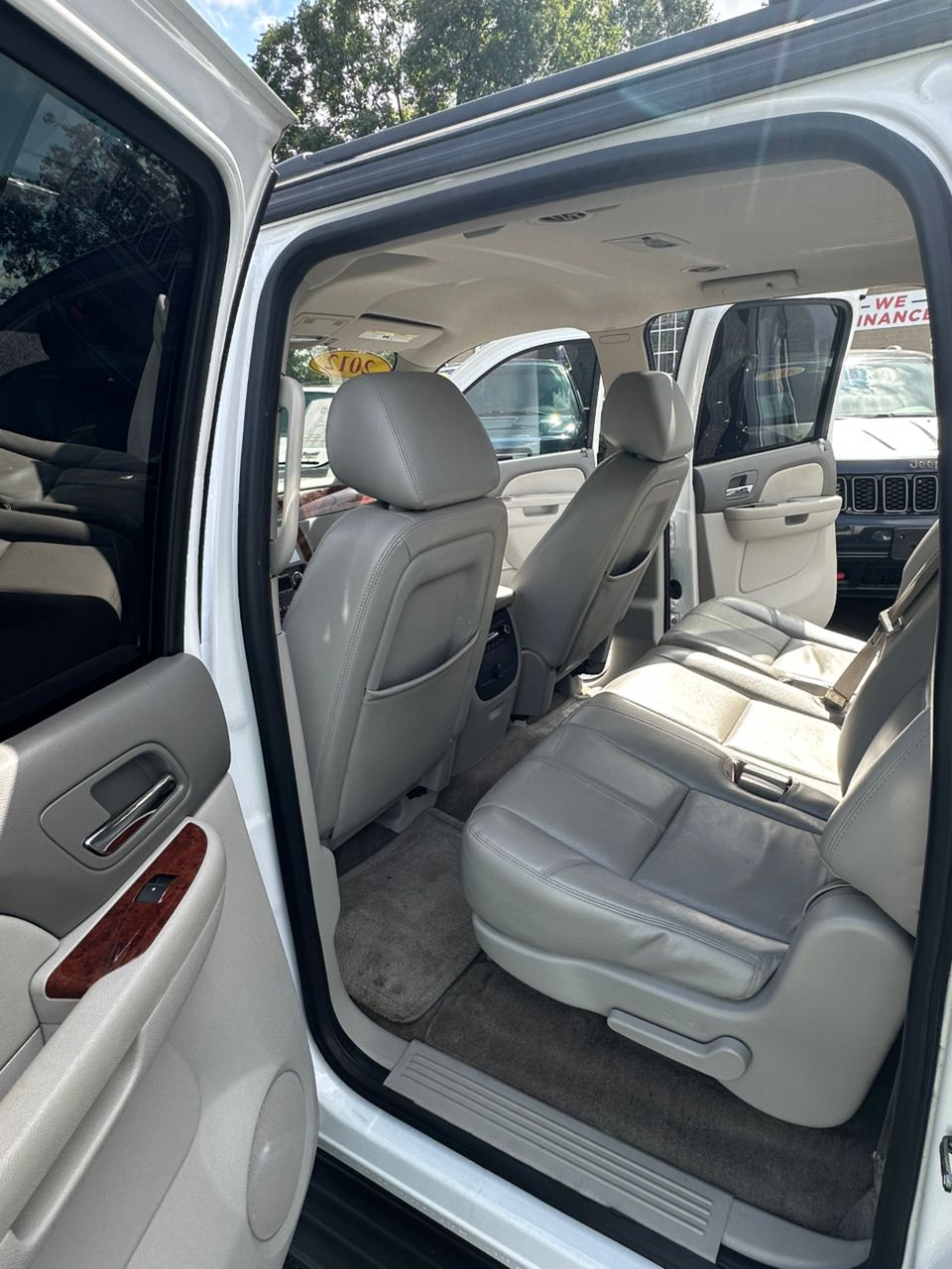 
								CHEVROLET SUBURBAN LT 1500 WHITE full									