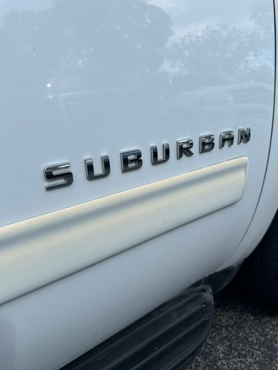 
								CHEVROLET SUBURBAN LT 1500 WHITE full									