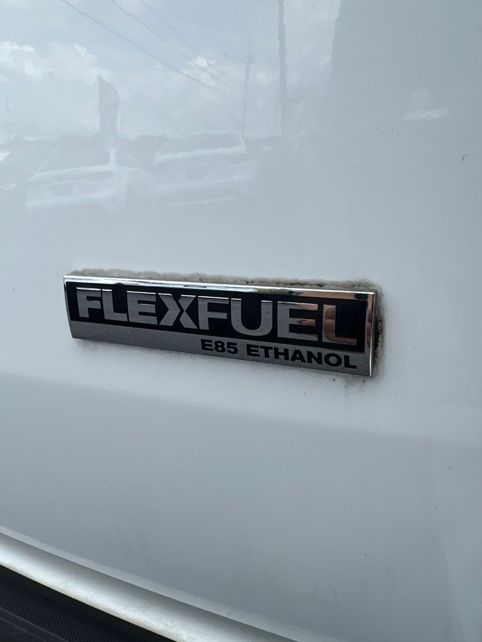 
								CHEVROLET SUBURBAN LT 1500 WHITE full									