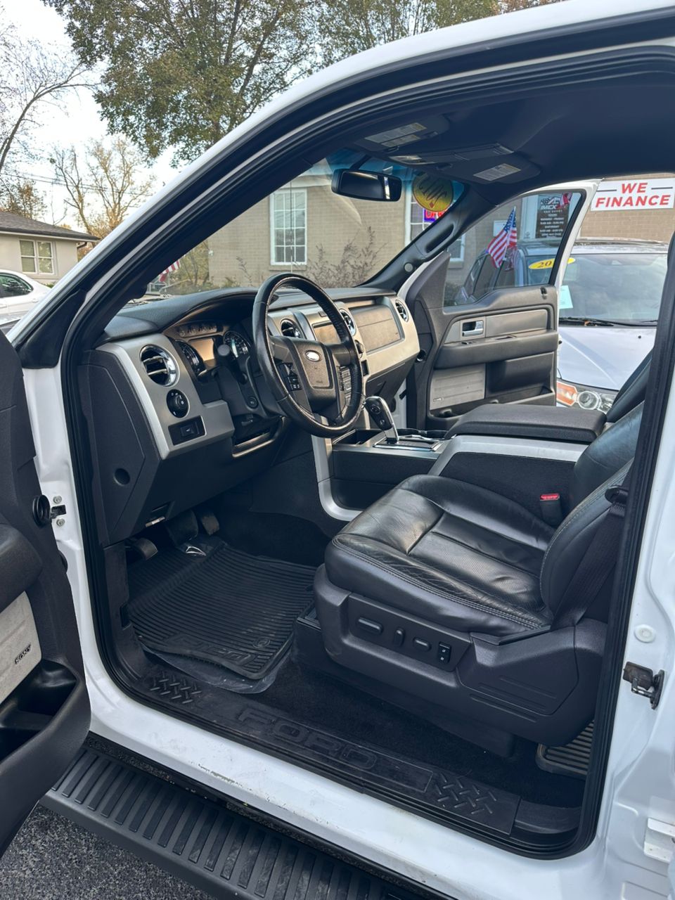 
								Ford F150 SuperCrew Cab FX4 2013 White full									