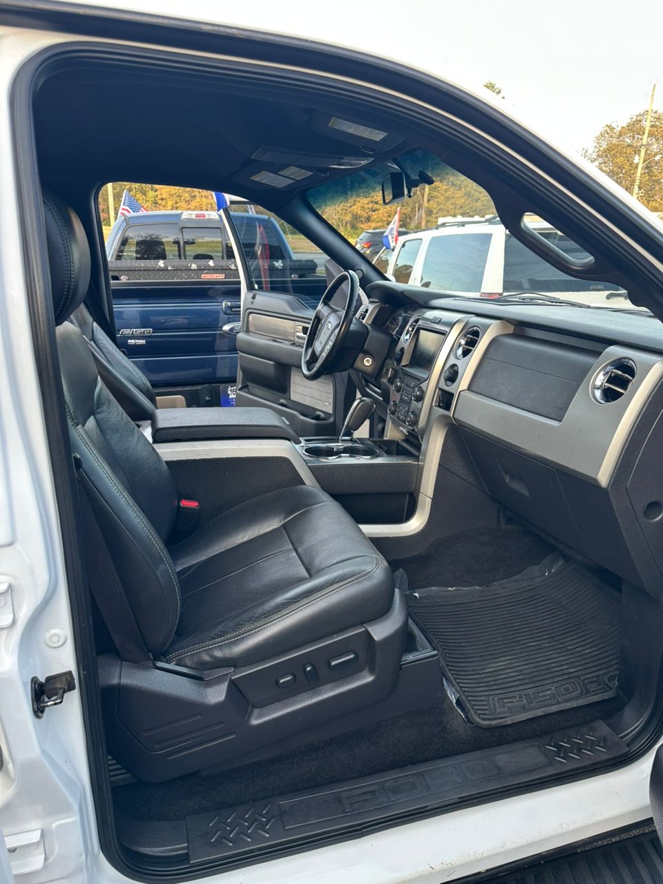 
								Ford F150 SuperCrew Cab FX4 2013 White full									