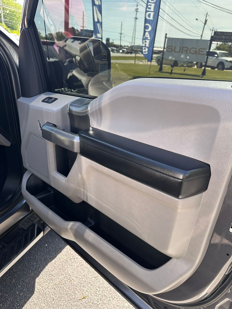 
								Ford F150 SuperCrew Cab XLT Pickup  Gray 2015 full									
