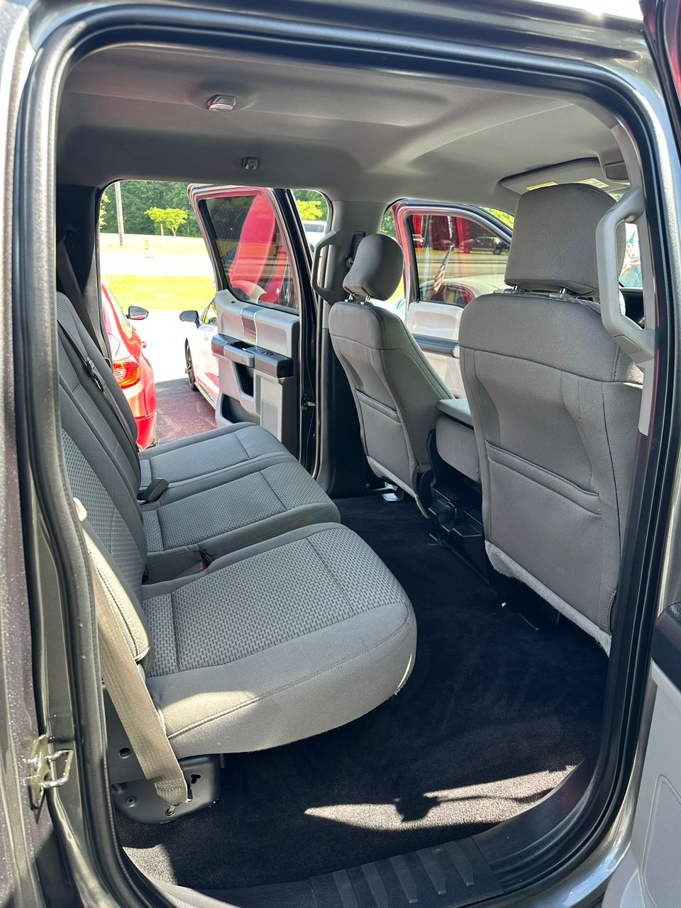 
								Ford F150 SuperCrew Cab XLT Pickup  Gray 2015 full									