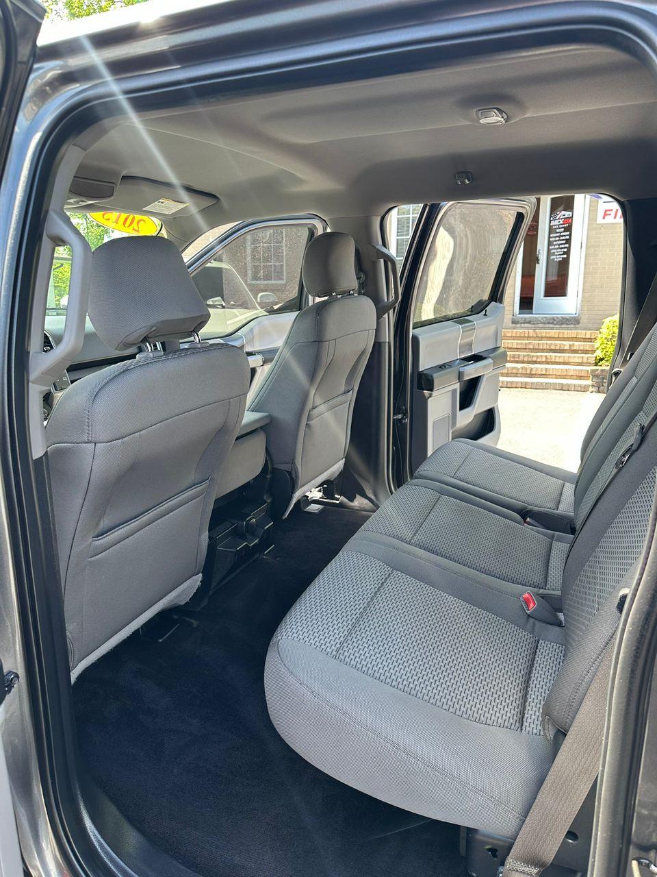 
								Ford F150 SuperCrew Cab XLT Pickup  Gray 2015 full									