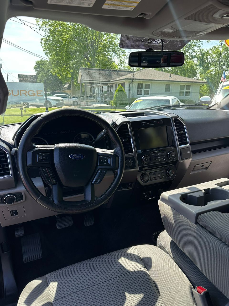 
								Ford F150 SuperCrew Cab XLT Pickup  Gray 2015 full									