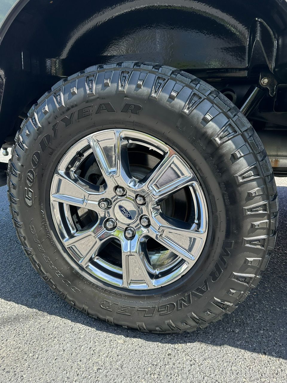 
								Ford F150 SuperCrew Cab XLT Pickup  Gray 2015 full									