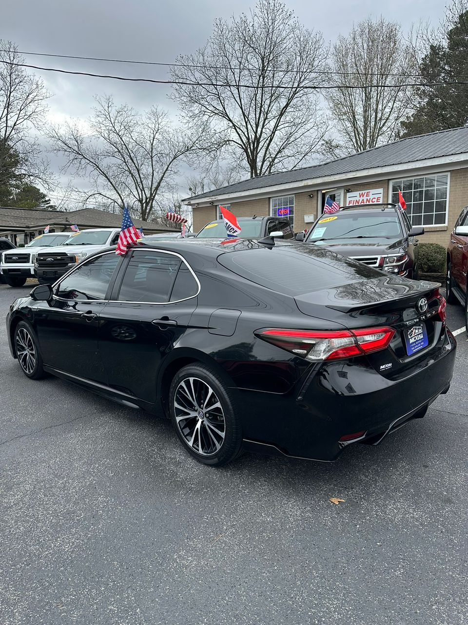 
								Toyota Camry SE Black 2019 full									
