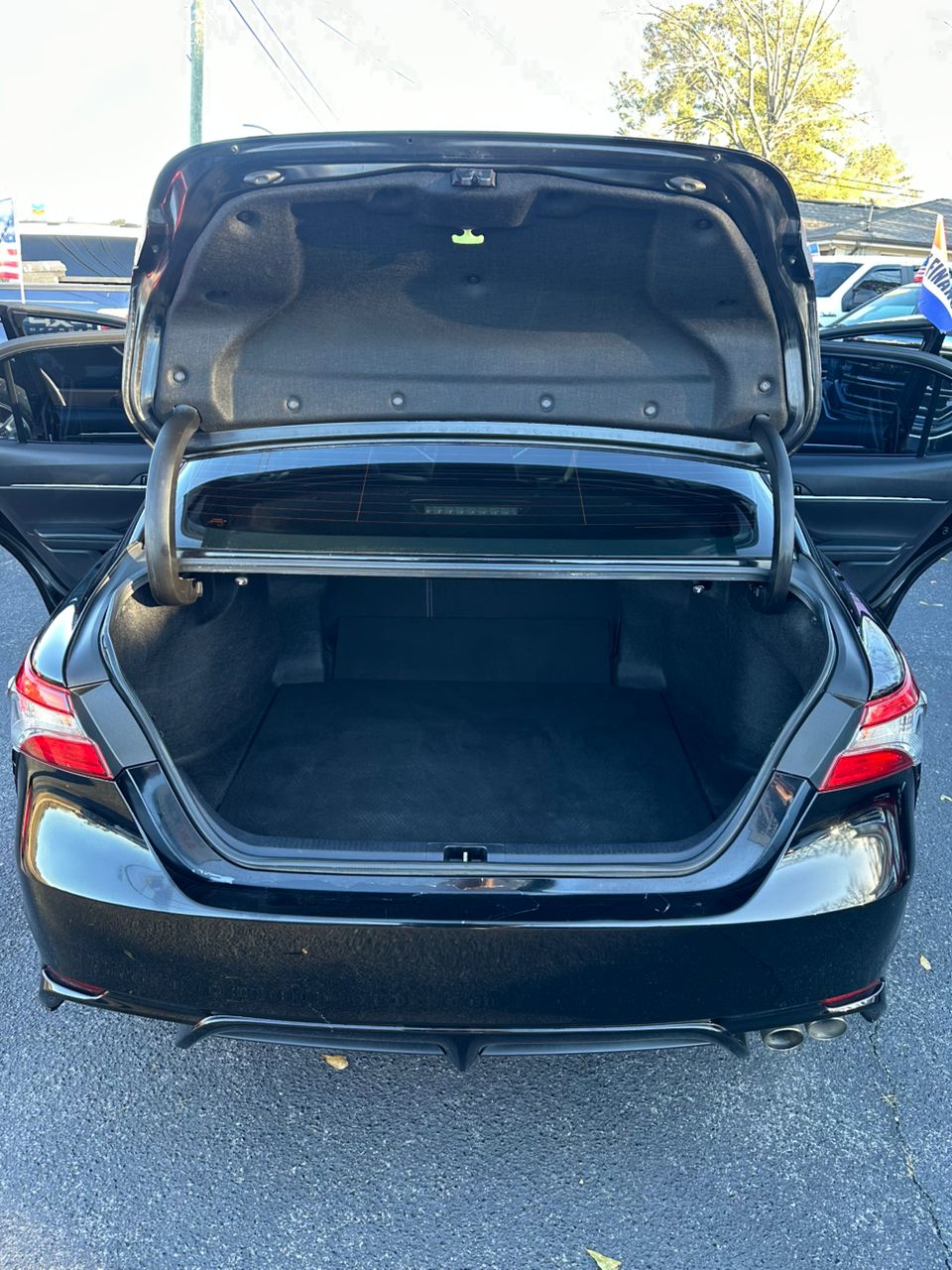 
								Toyota Camry SE Black 2019 full									