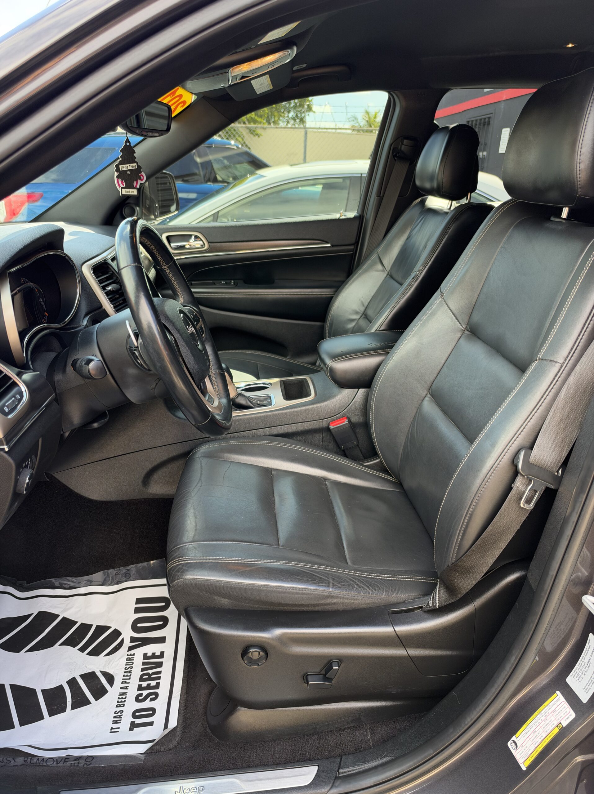 
								Jeep Grand Cherokee Limite 2017 Gray full									