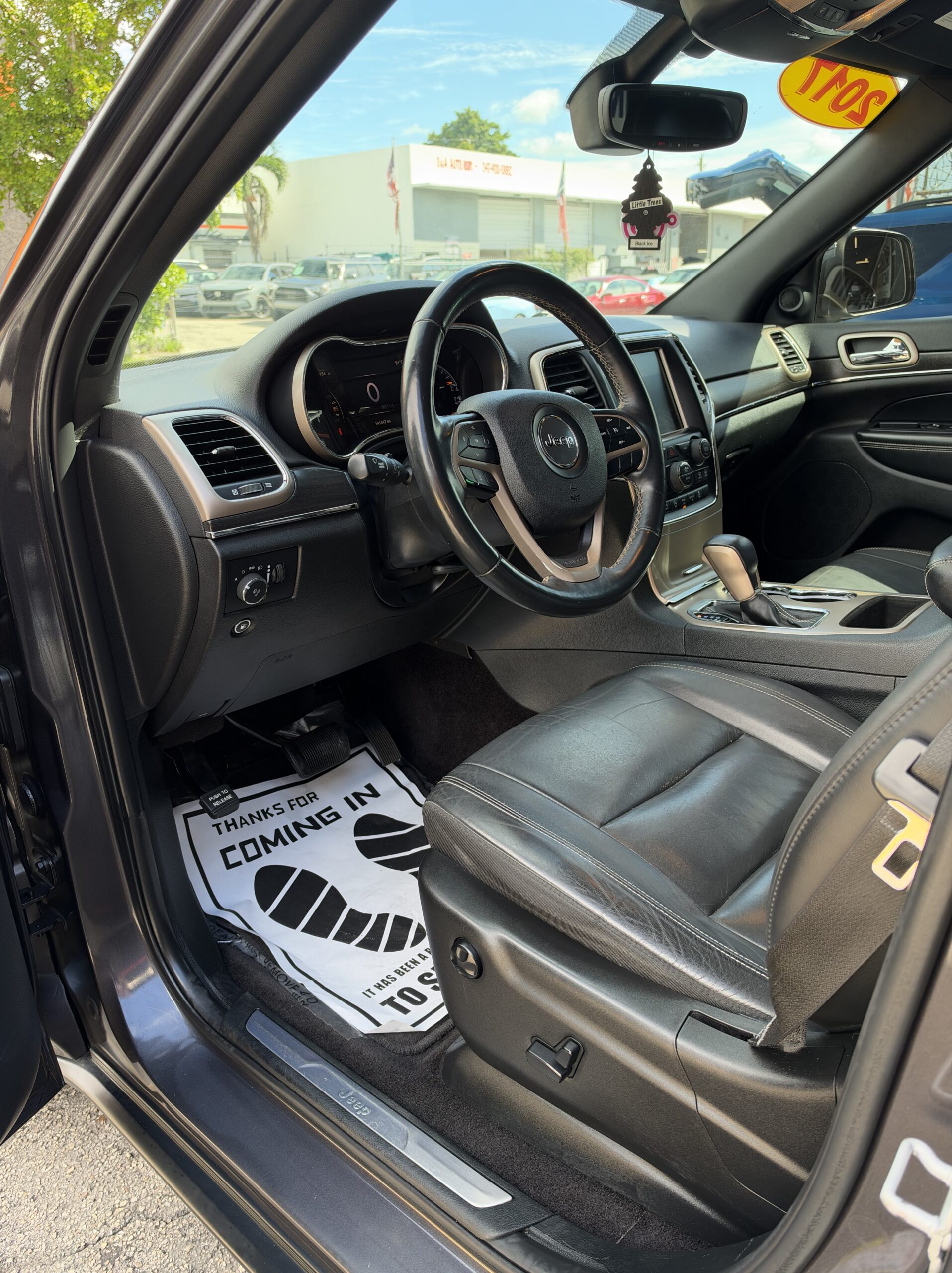 
								Jeep Grand Cherokee Limite 2017 Gray full									