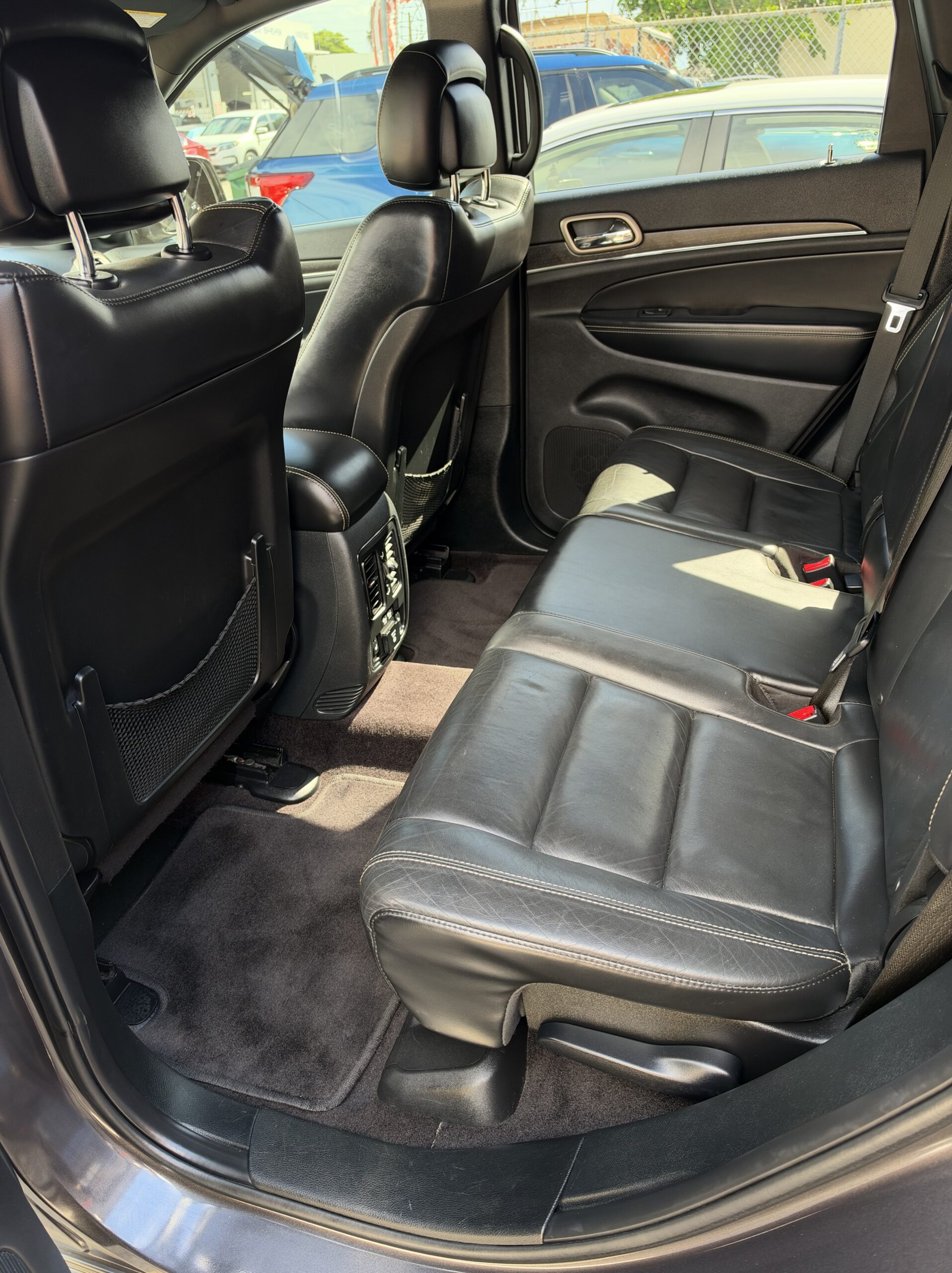 
								Jeep Grand Cherokee Limite 2017 Gray full									