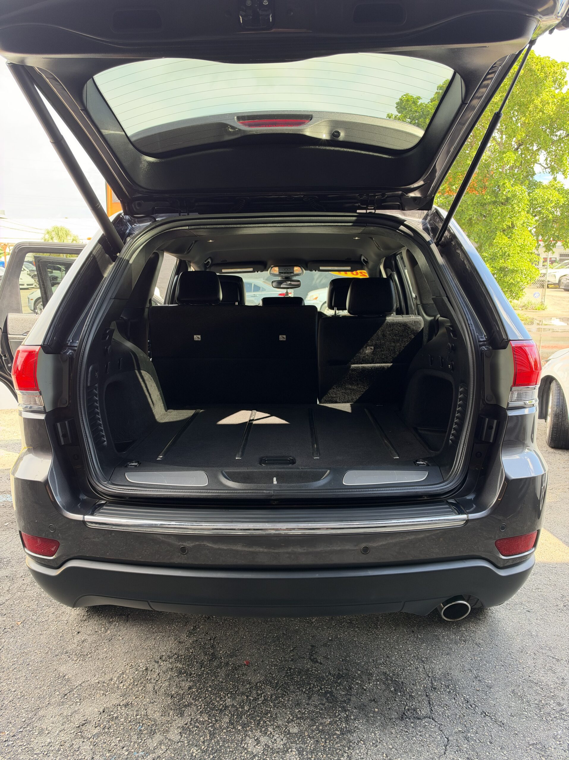 
								Jeep Grand Cherokee Limite 2017 Gray full									