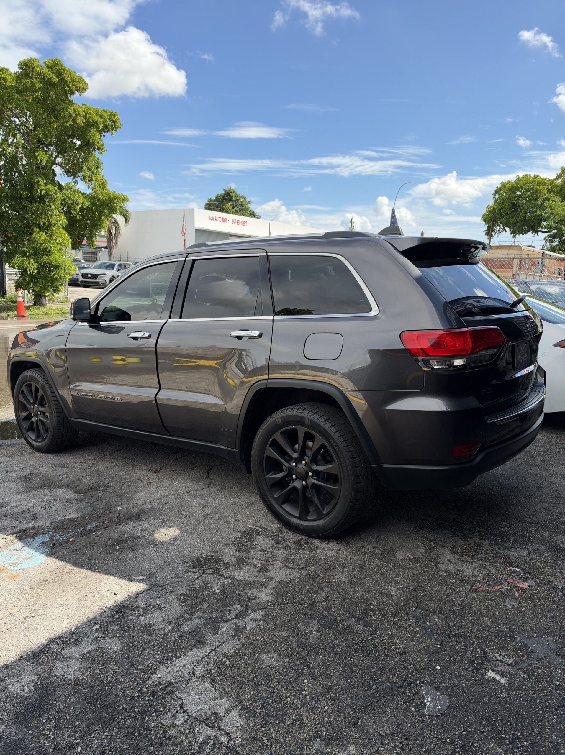 
								Jeep Grand Cherokee Limite 2017 Gray full									
