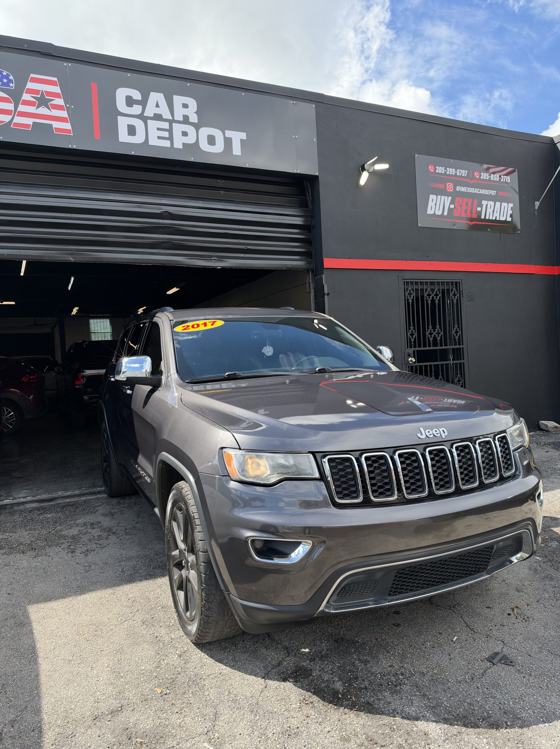 
								Jeep Grand Cherokee Limite 2017 Gray full									