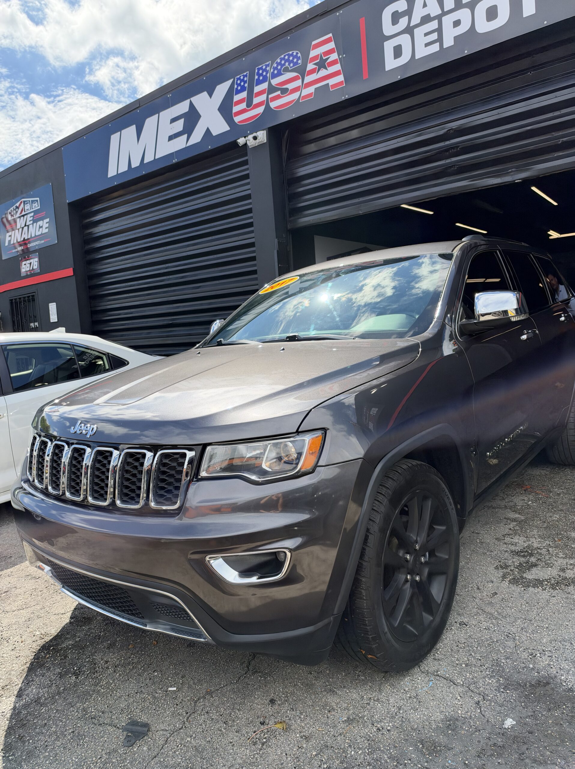 
								Jeep Grand Cherokee Limite 2017 Gray full									