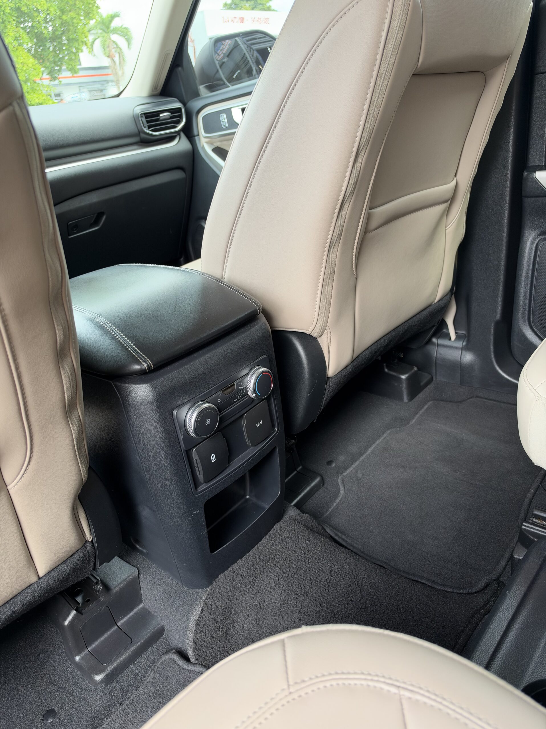 
								Ford Explorer XLT 2021 Blue full									