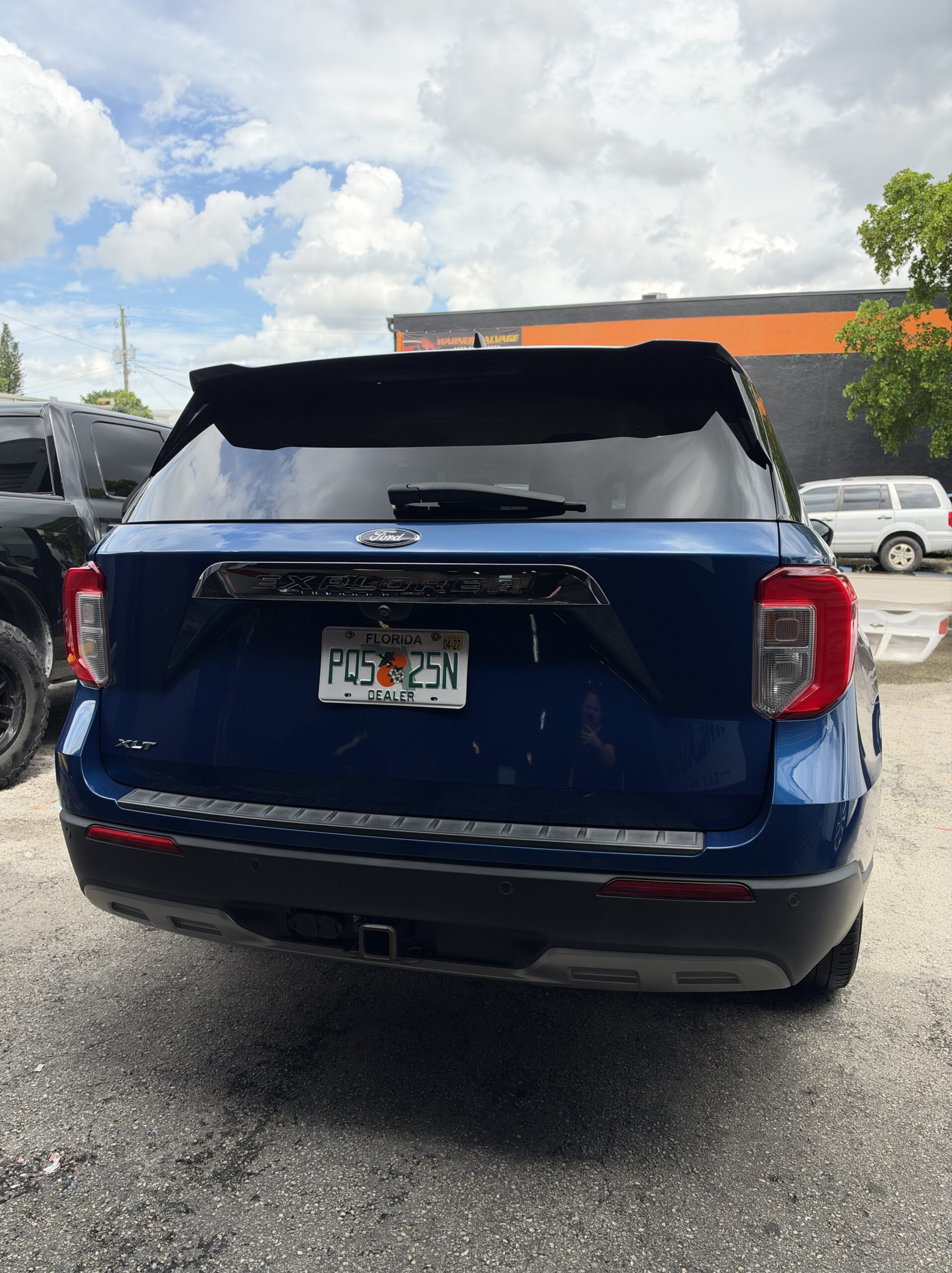 
								Ford Explorer XLT 2021 Blue full									