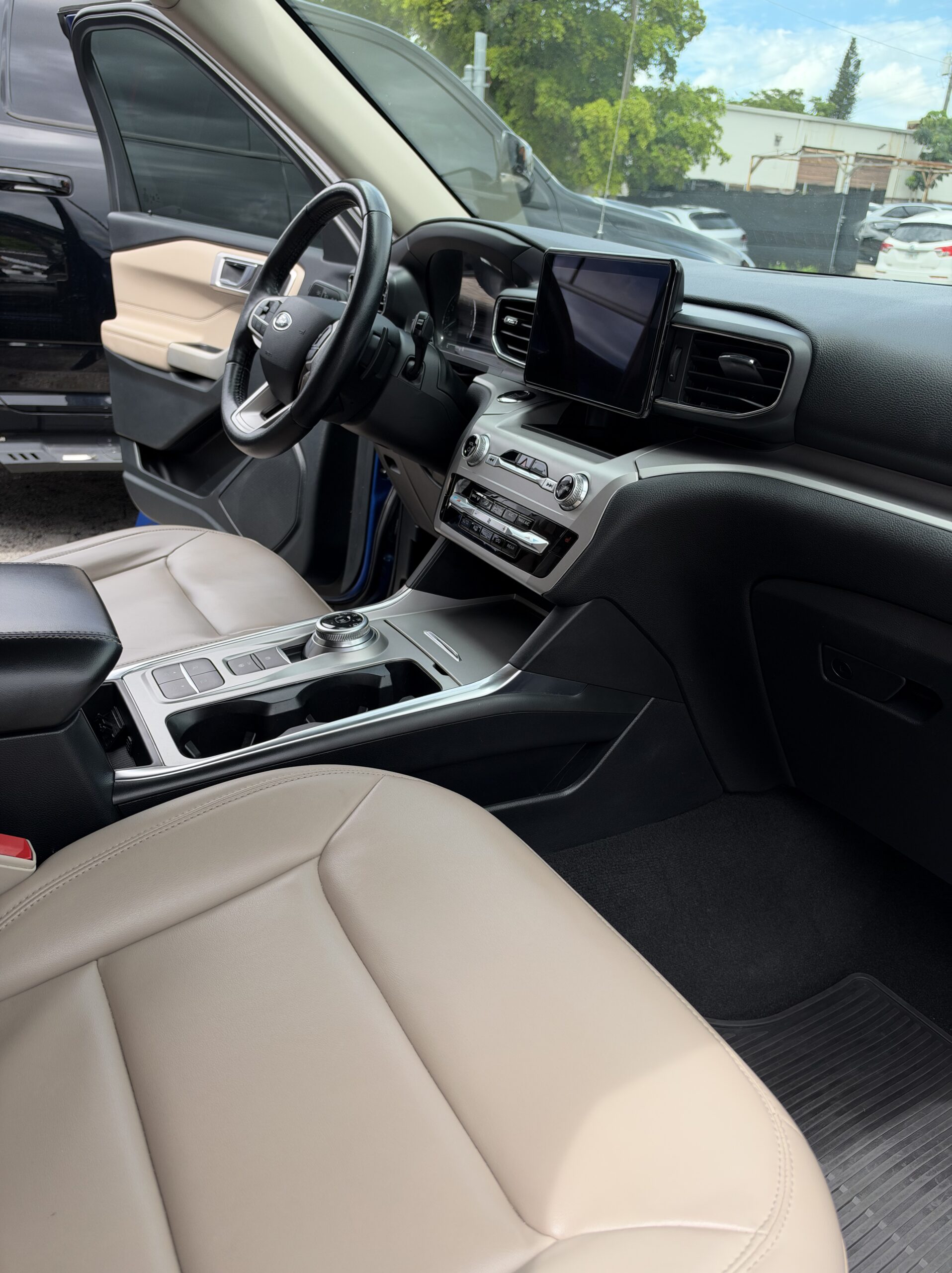 
								Ford Explorer XLT 2021 Blue full									