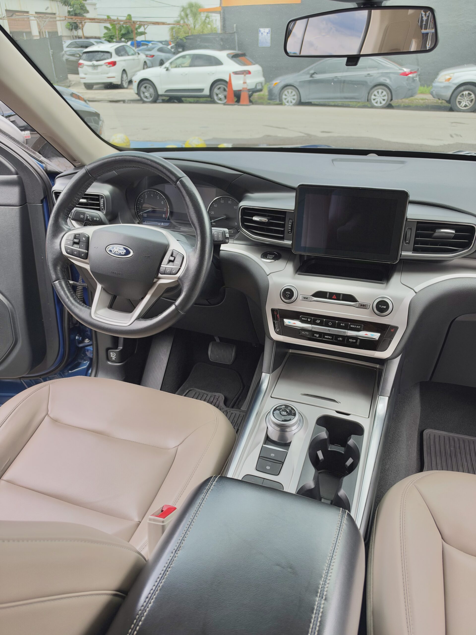 
								Ford Explorer XLT 2021 Blue full									