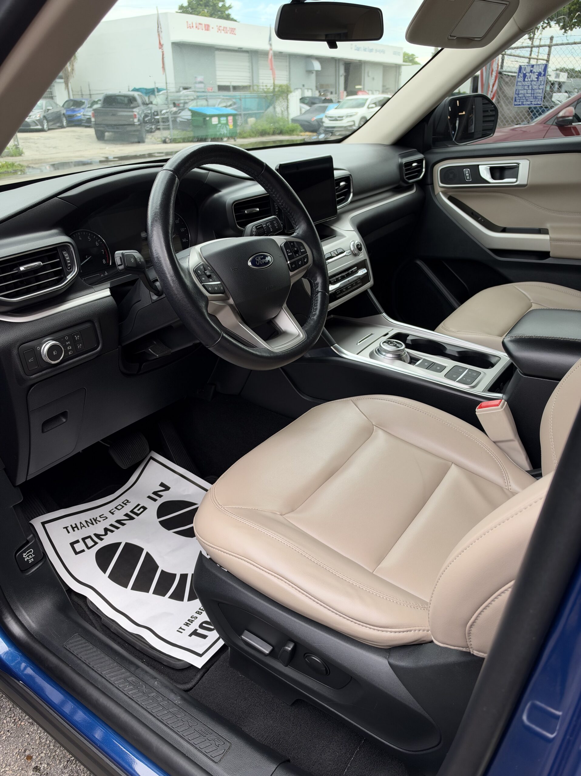 
								Ford Explorer XLT 2021 Blue full									