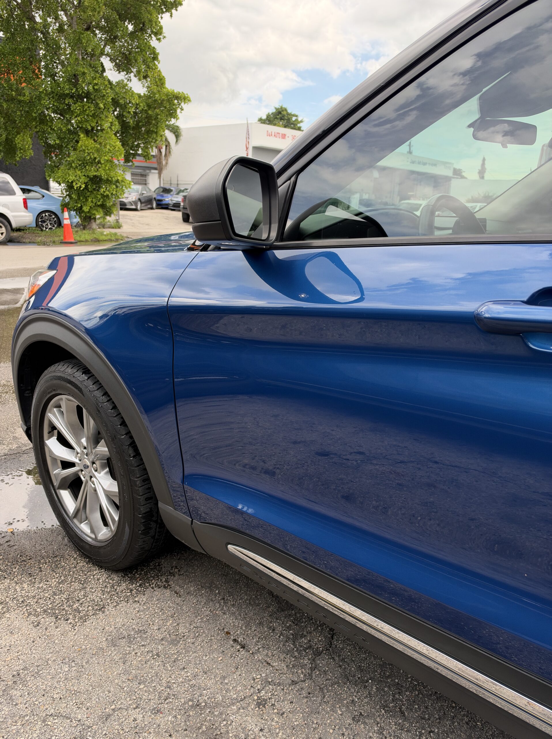 
								Ford Explorer XLT 2021 Blue full									