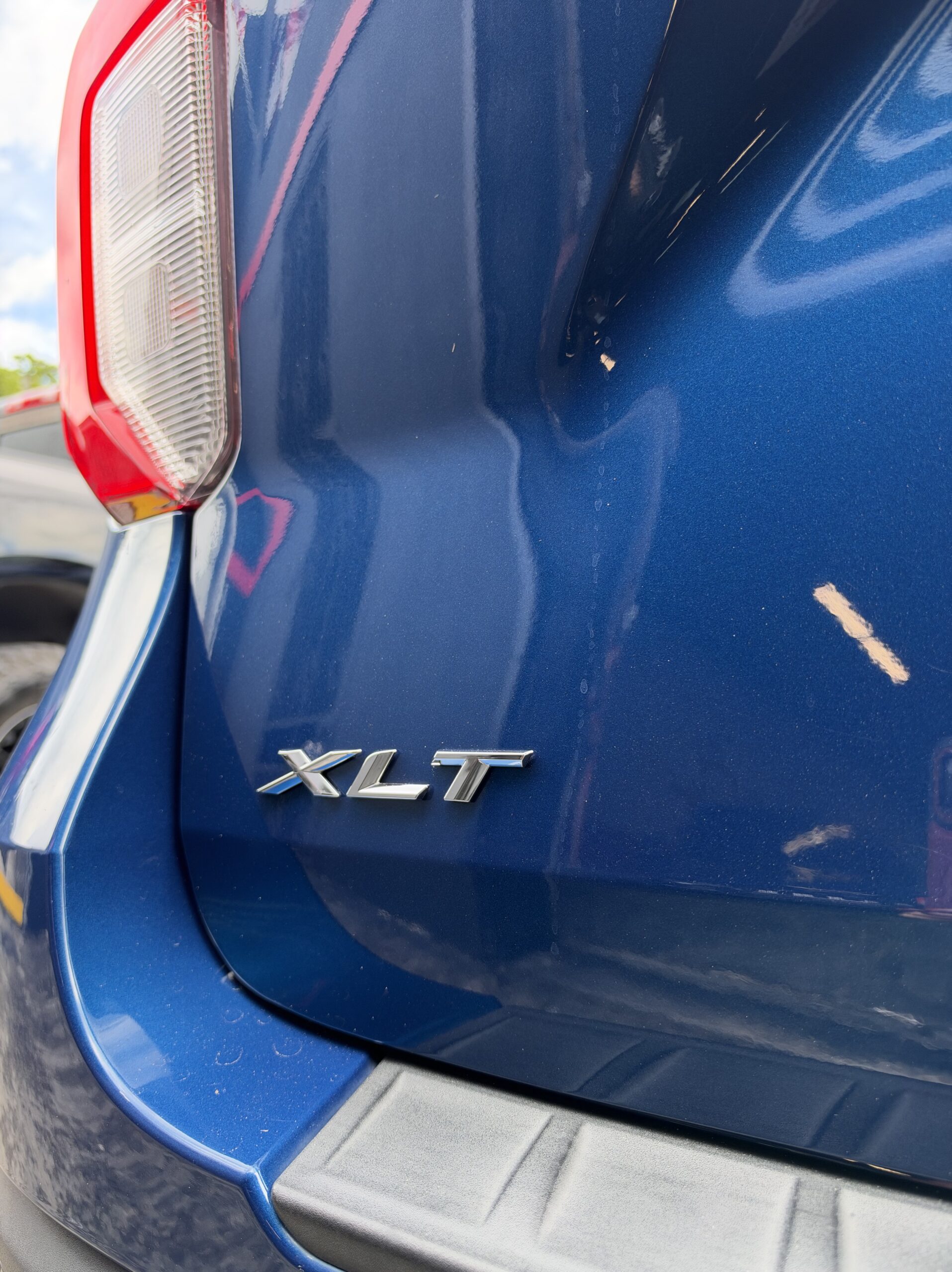 
								Ford Explorer XLT 2021 Blue full									