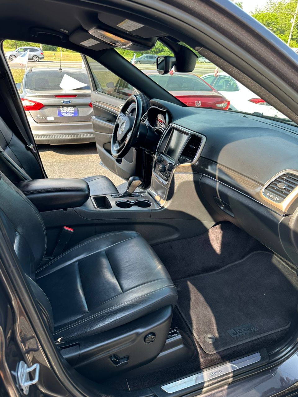 
								Jeep Grand Cherokee Limite 2017 Gray full									